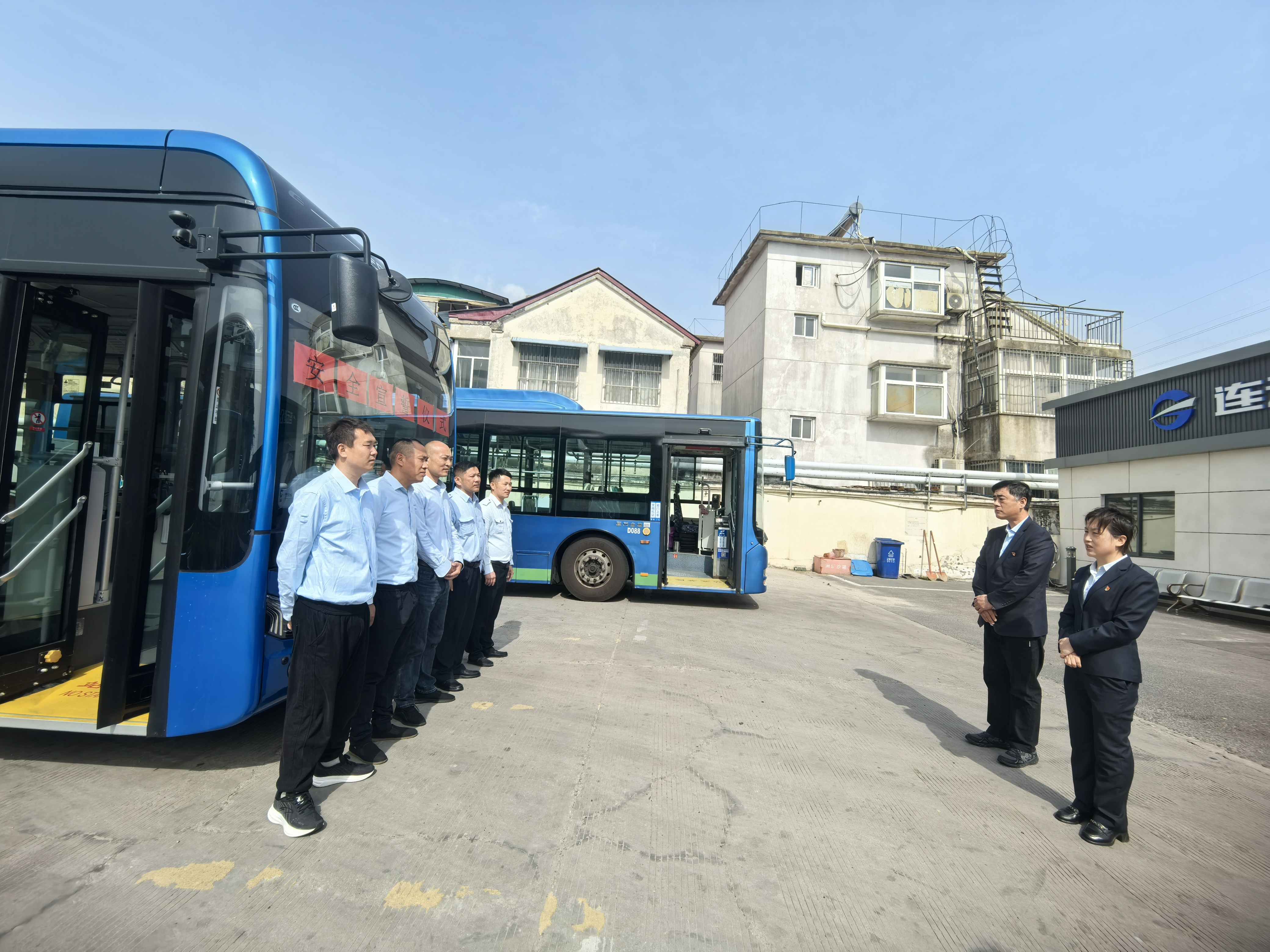 你予我一份誓詞，我與你共享榮光--公交集團(tuán)開展新入職駕駛員安全行車宣誓儀式