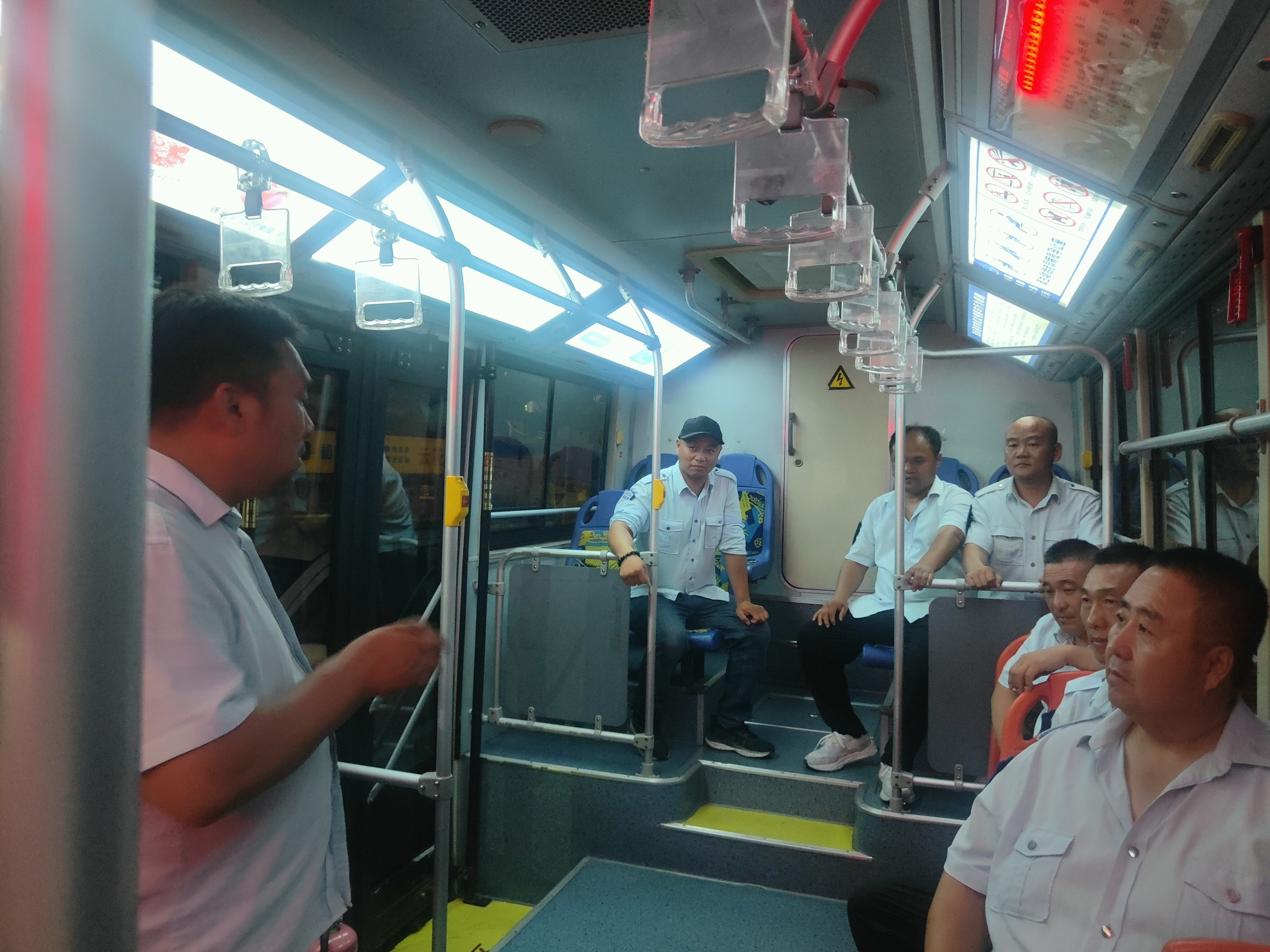 海通公交“百日競(jìng)賽” 啟動(dòng)互問(wèn)互答  激活服務(wù)“內(nèi)驅(qū)力”